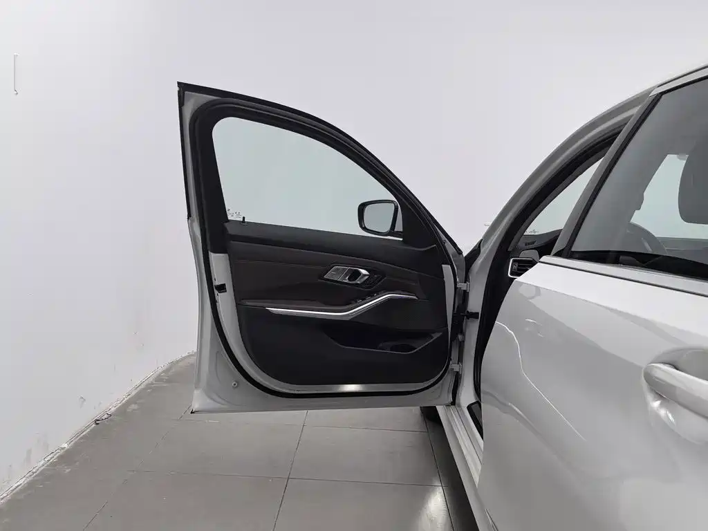 BMW 3 Series — миниатюра 8