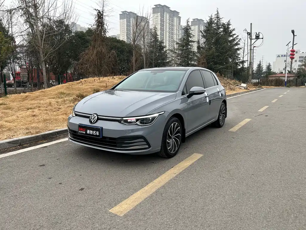VOLKSWAGEN GOLF
