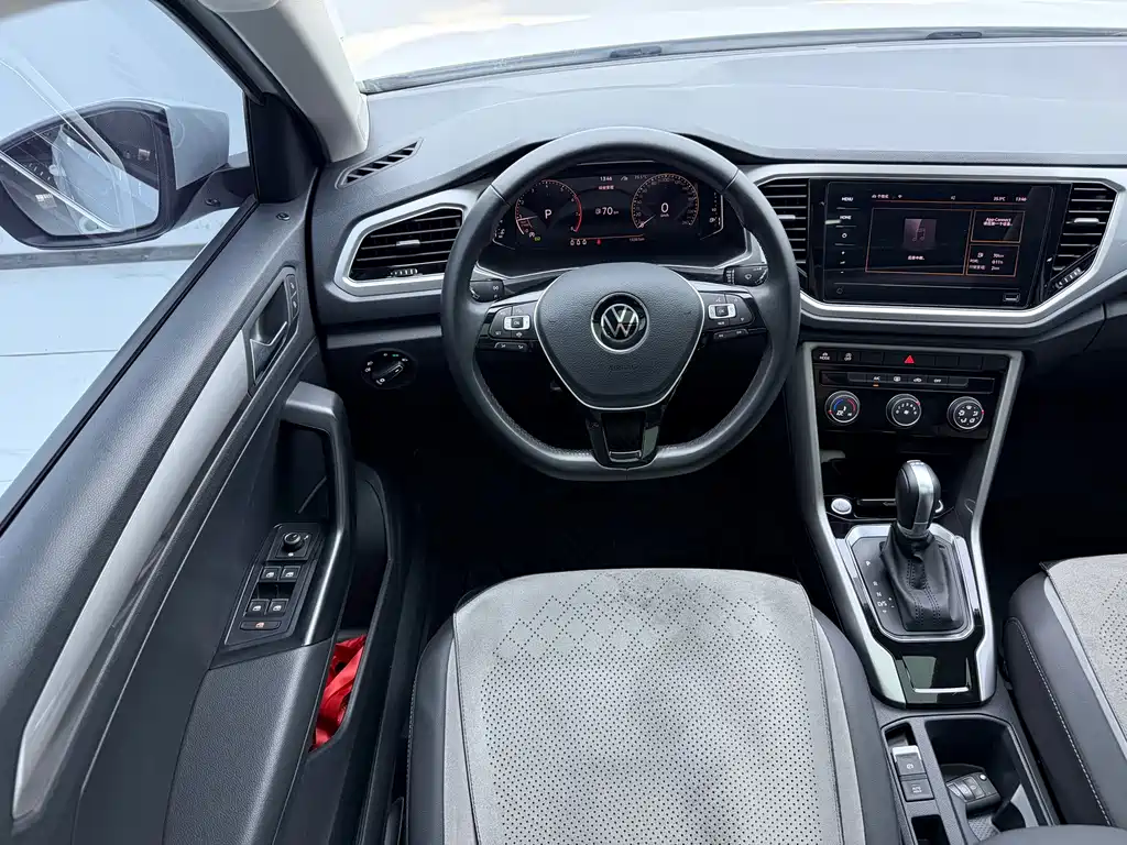 Volkswagen T-Roc — миниатюра 17