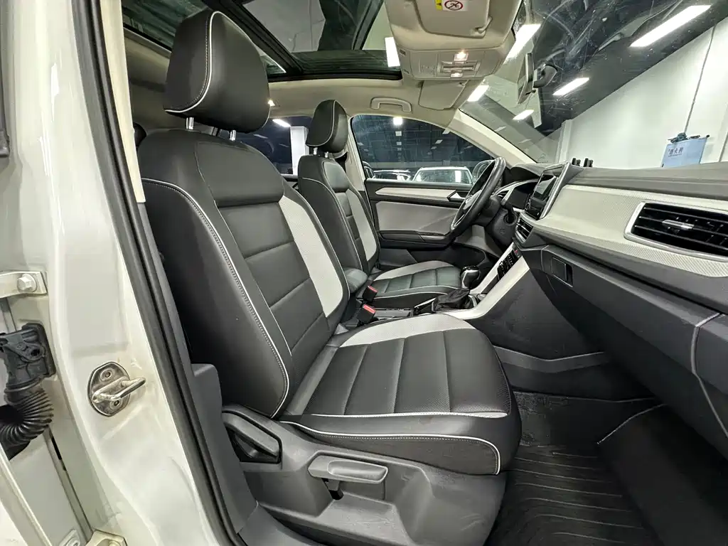 Volkswagen T-Roc — миниатюра 12