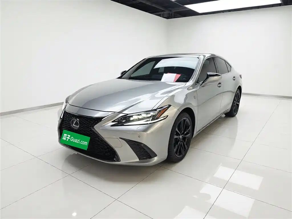 Lexus ES 2022