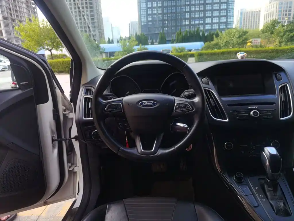Ford Focus — миниатюра 11
