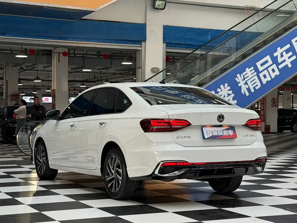 Volkswagen Lavida — миниатюра 6