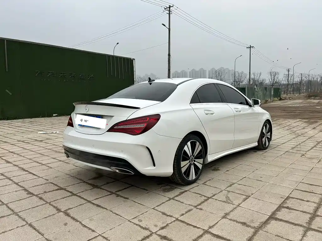 MERCEDES-BENZ CLA