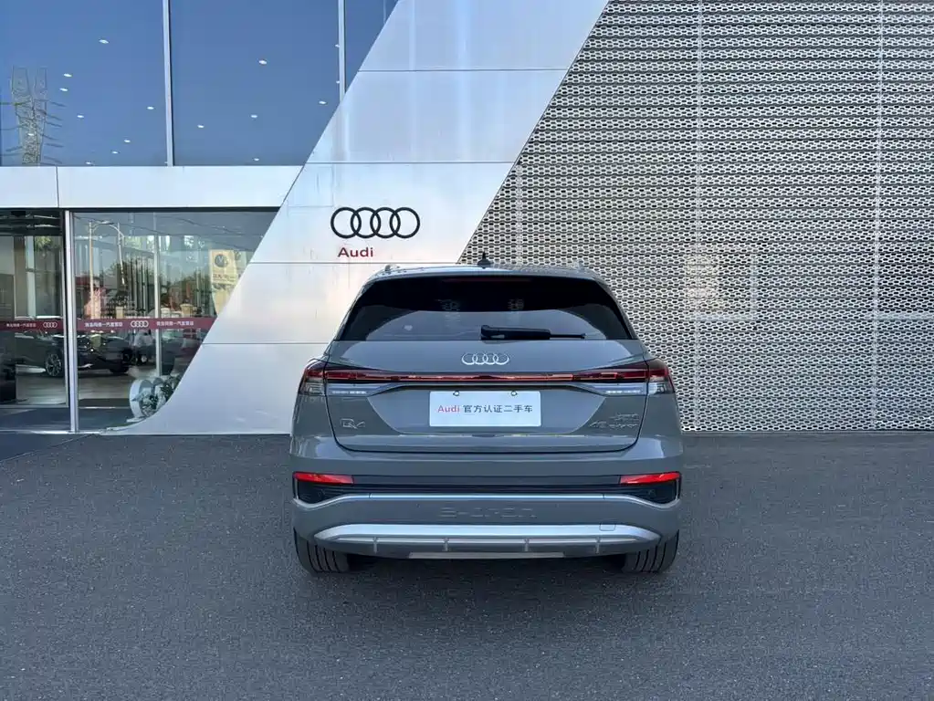 AUDI Q4 E TRON