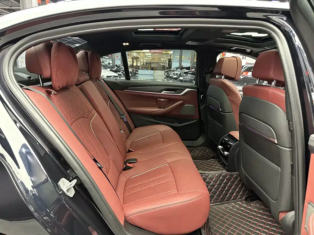 BMW 5 Series — миниатюра 4