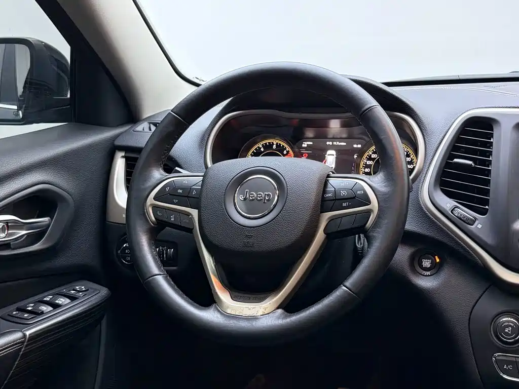Jeep Cherokee — миниатюра 11