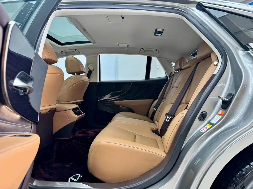 Lexus LS — миниатюра 8