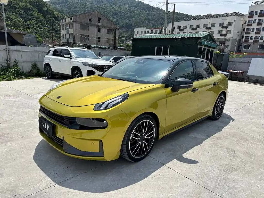 Lynk & Co 03