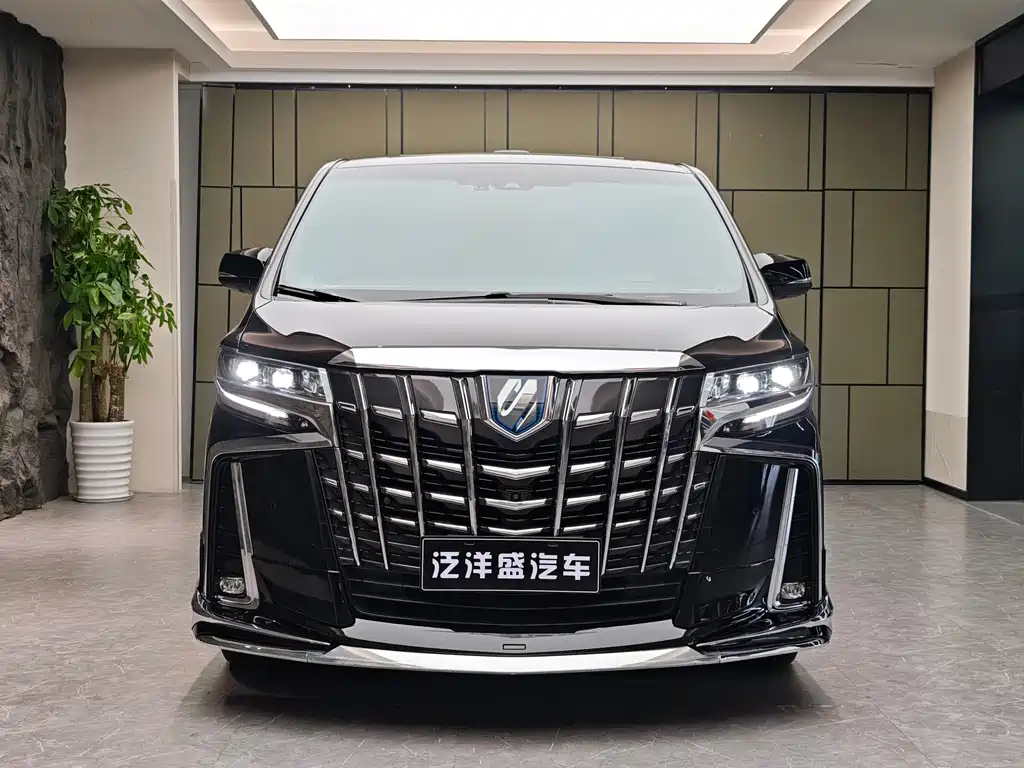 Toyota Alphard — миниатюра 2