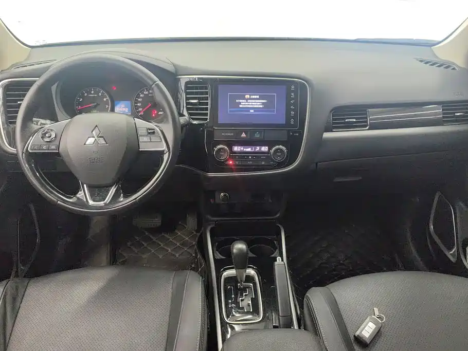 Mitsubishi Outlander — миниатюра 12