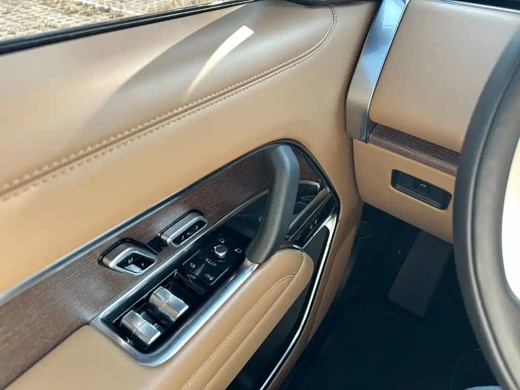 Land Rover Range Rover — миниатюра 25