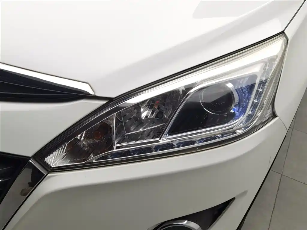 LUXGEN EXCELLENT 6 SUV