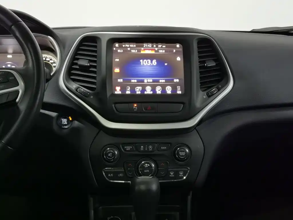 Jeep Cherokee — миниатюра 12