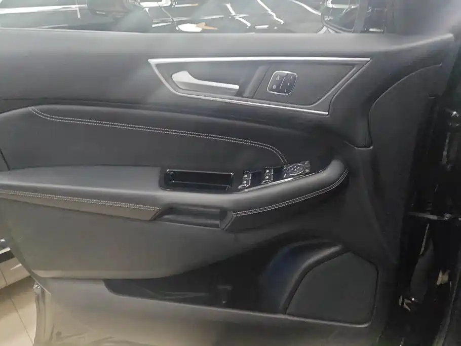 Ford Edge — миниатюра 7