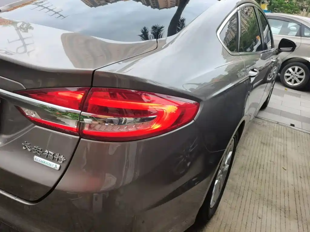 Ford Mondeo — миниатюра 8