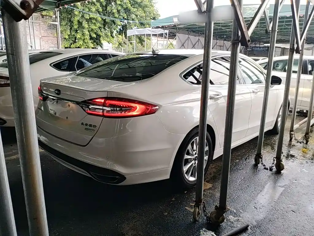 Ford Mondeo — миниатюра 7