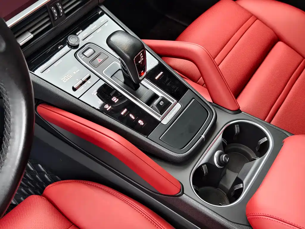 Porsche Cayenne — миниатюра 8