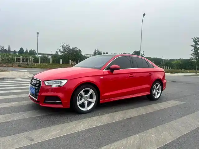 AUDI  A3 2018