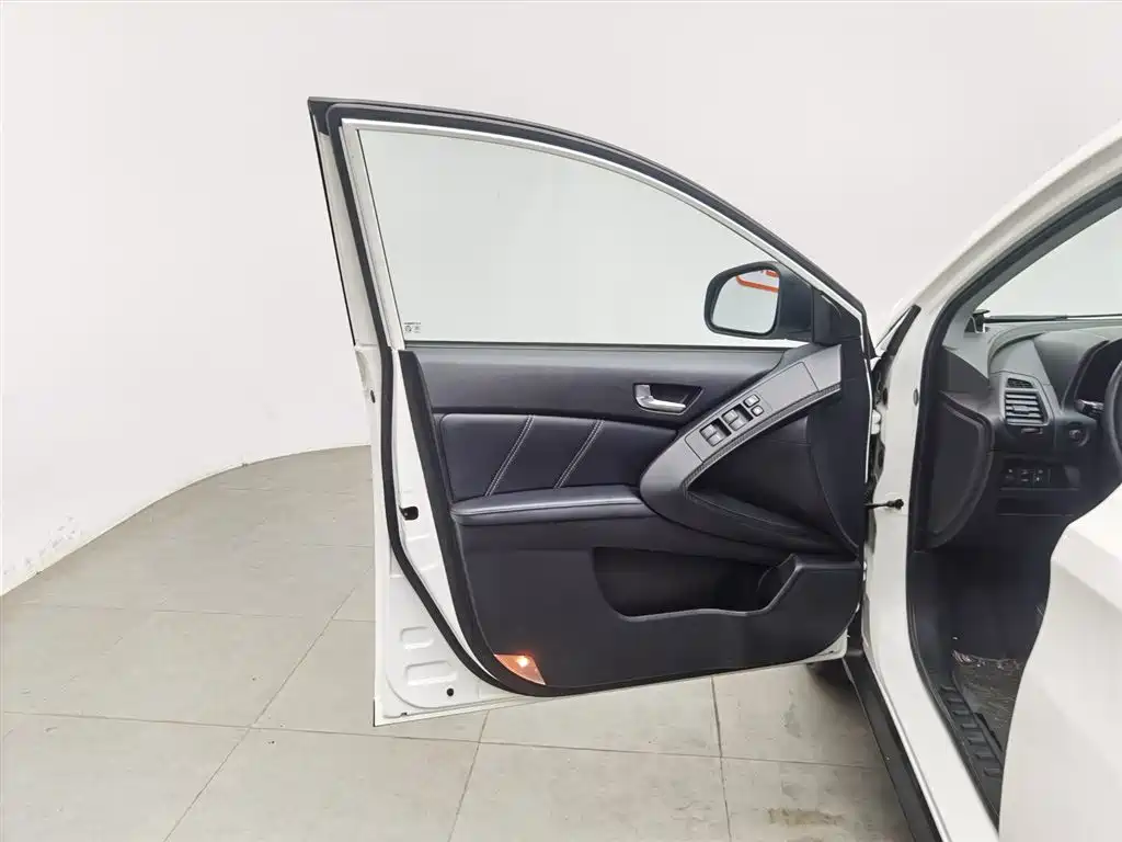 LUXGEN EXCELLENT 6 SUV