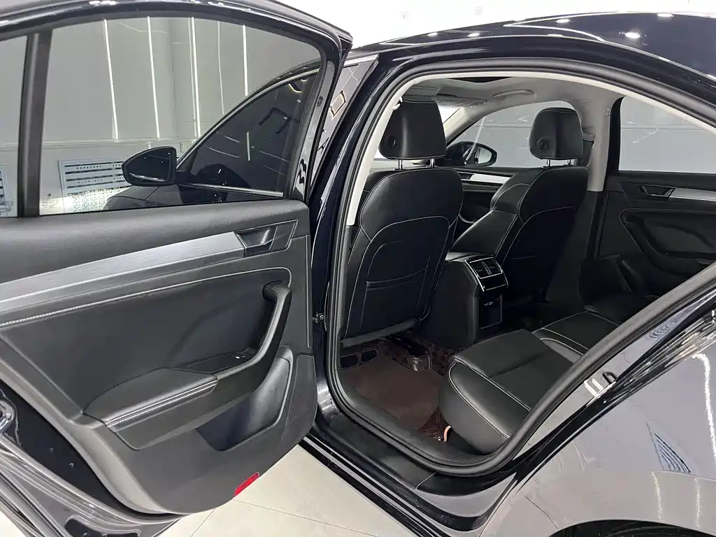 Skoda Superb — миниатюра 13