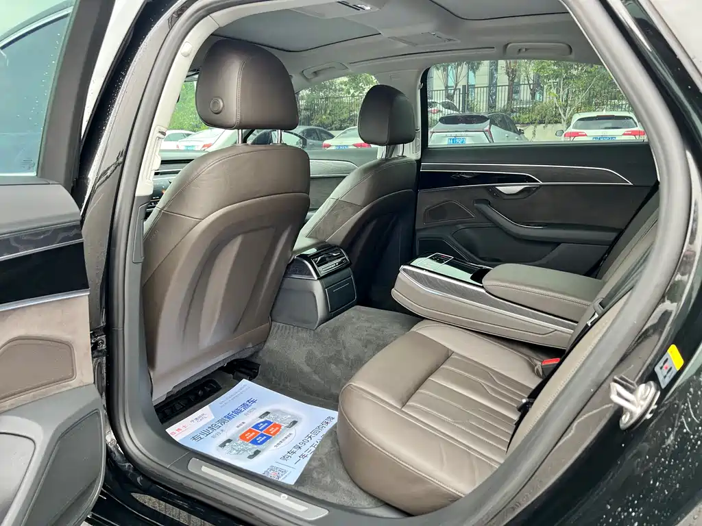 Audi A8 — миниатюра 7