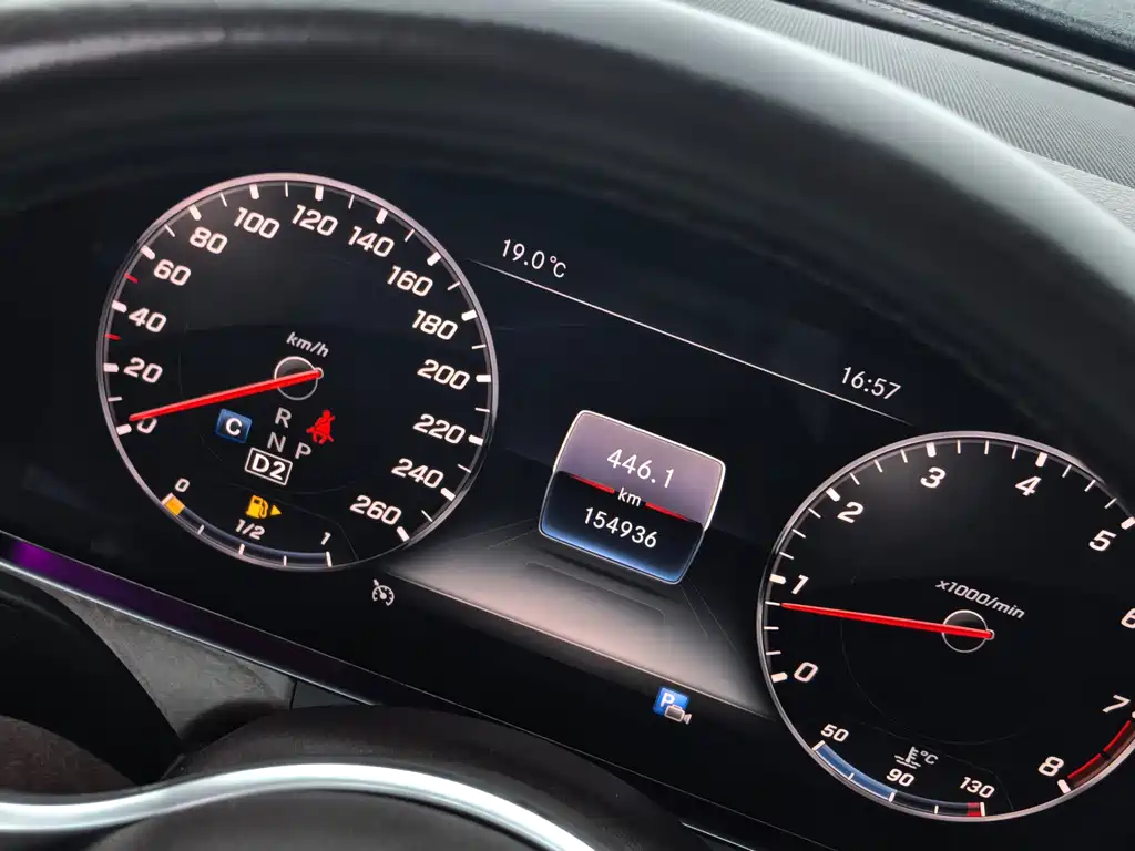 Mercedes-Benz E-Class — миниатюра 15