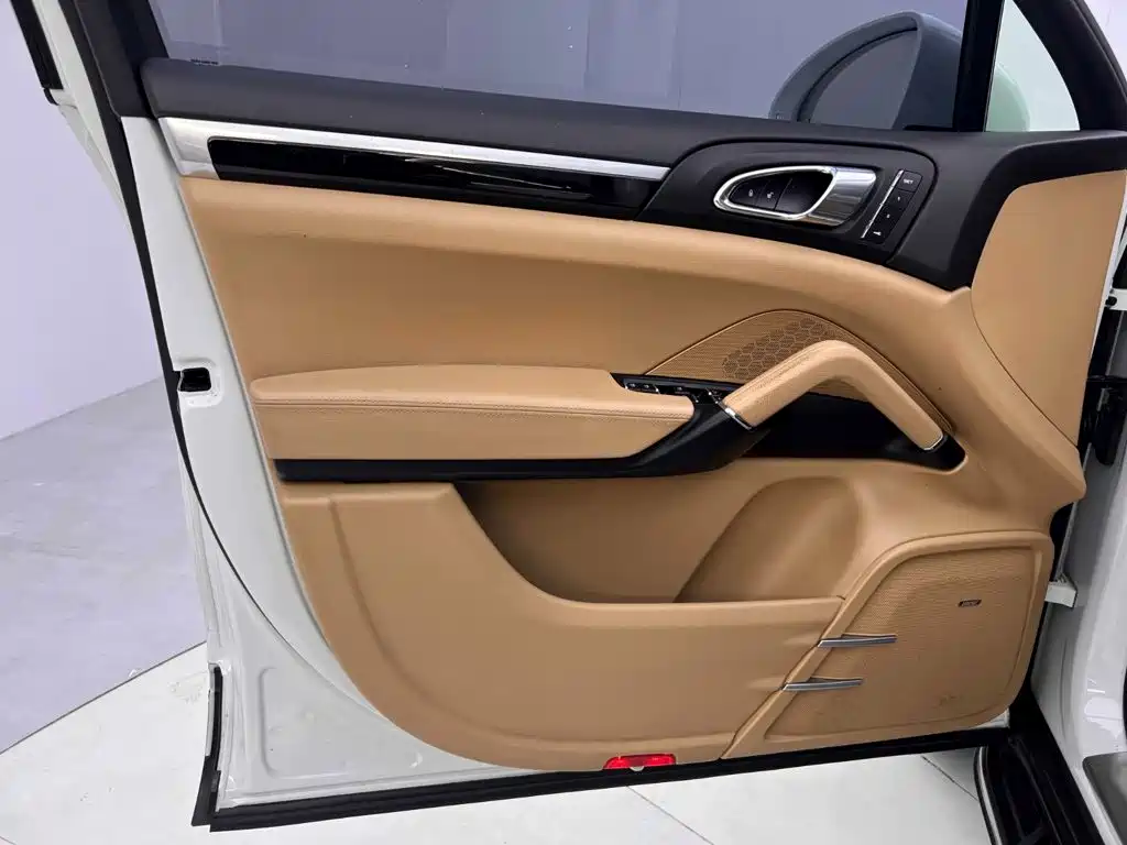 Porsche Cayenne — миниатюра 16