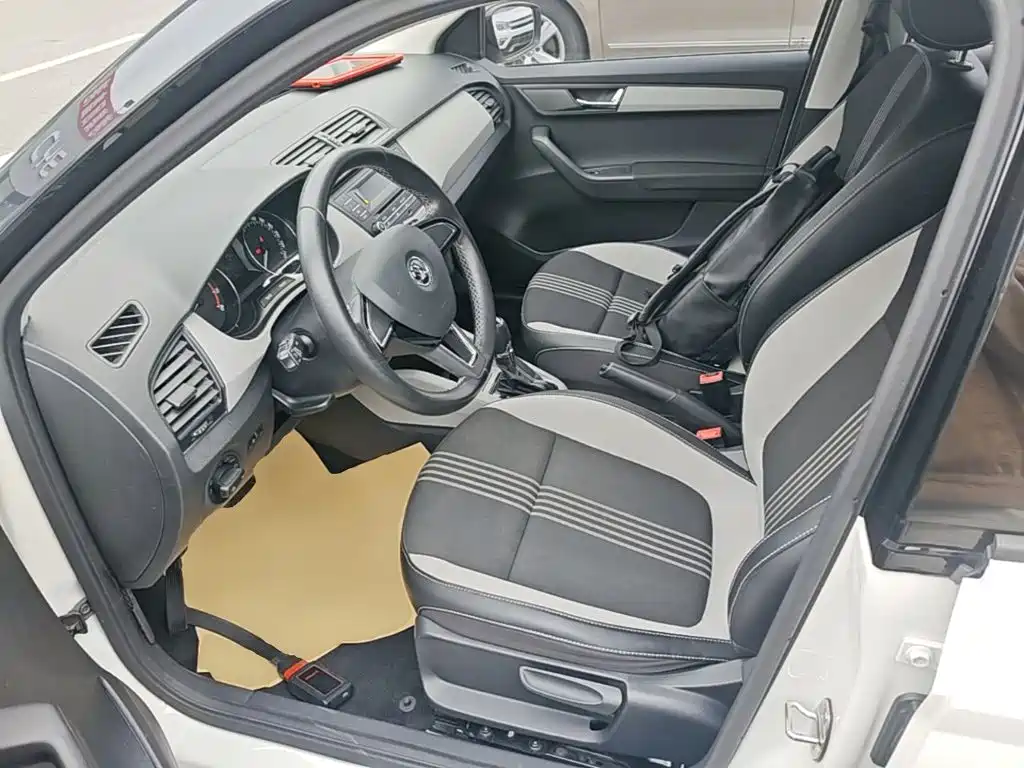 Skoda Fabia — миниатюра 15