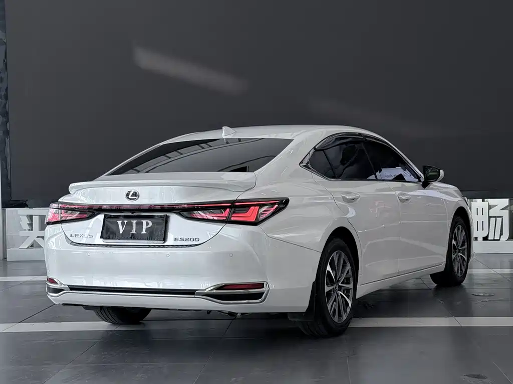 Lexus ES — миниатюра 5