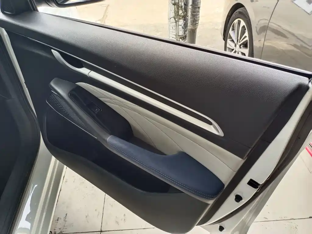 Geely Emgrand — миниатюра 9