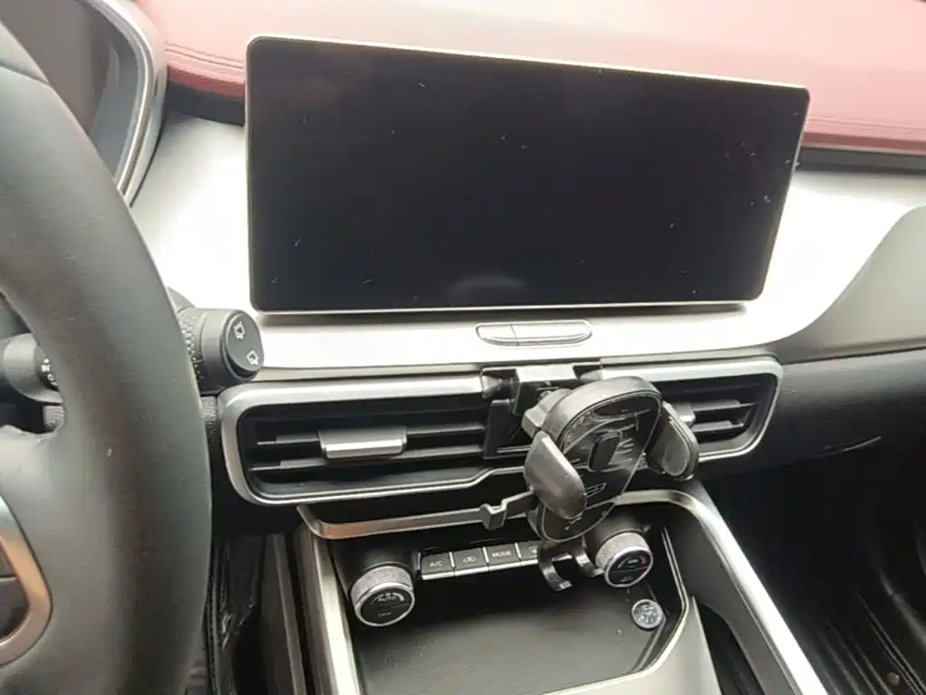 Geely Binyue — миниатюра 13