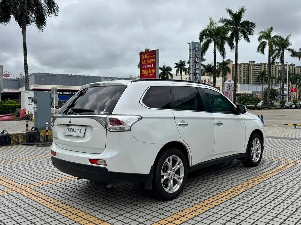 Mitsubishi Outlander (Import) — миниатюра 8