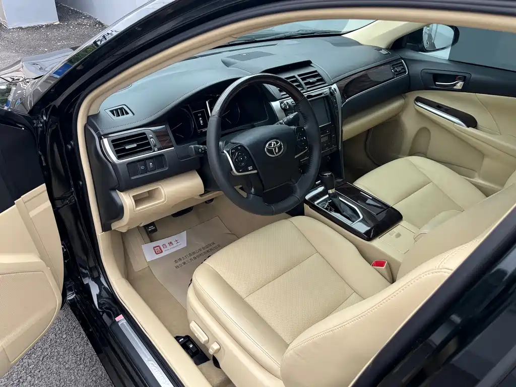 Toyota Camry — миниатюра 6