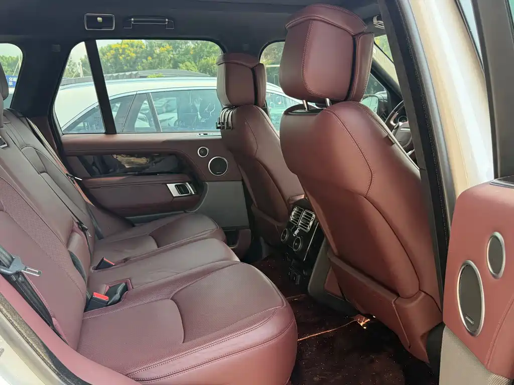 Land Rover Range Rover — миниатюра 8