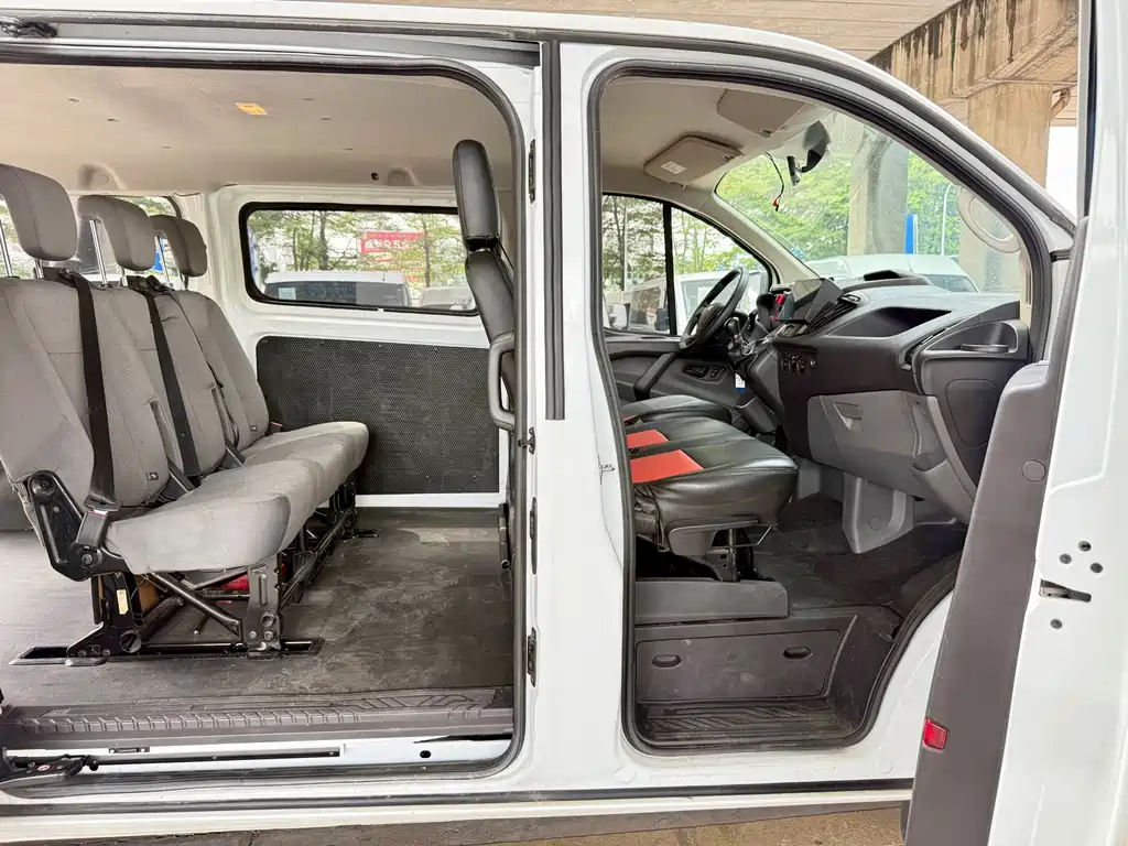 Ford Transit — миниатюра 11