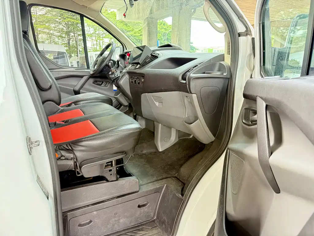 Ford Transit — миниатюра 12