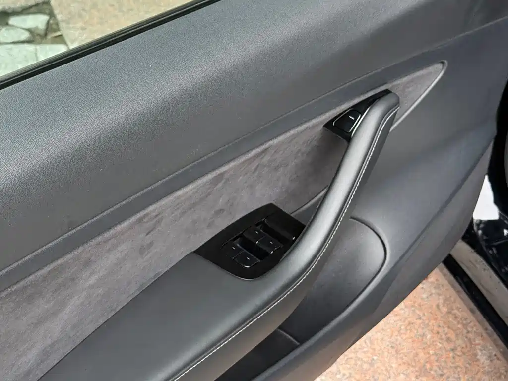 Tesla Model 3 — миниатюра 7