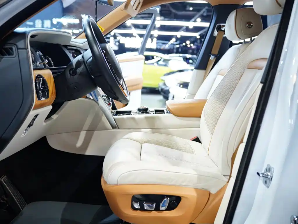 Rolls-Royce Cullinan — миниатюра 15