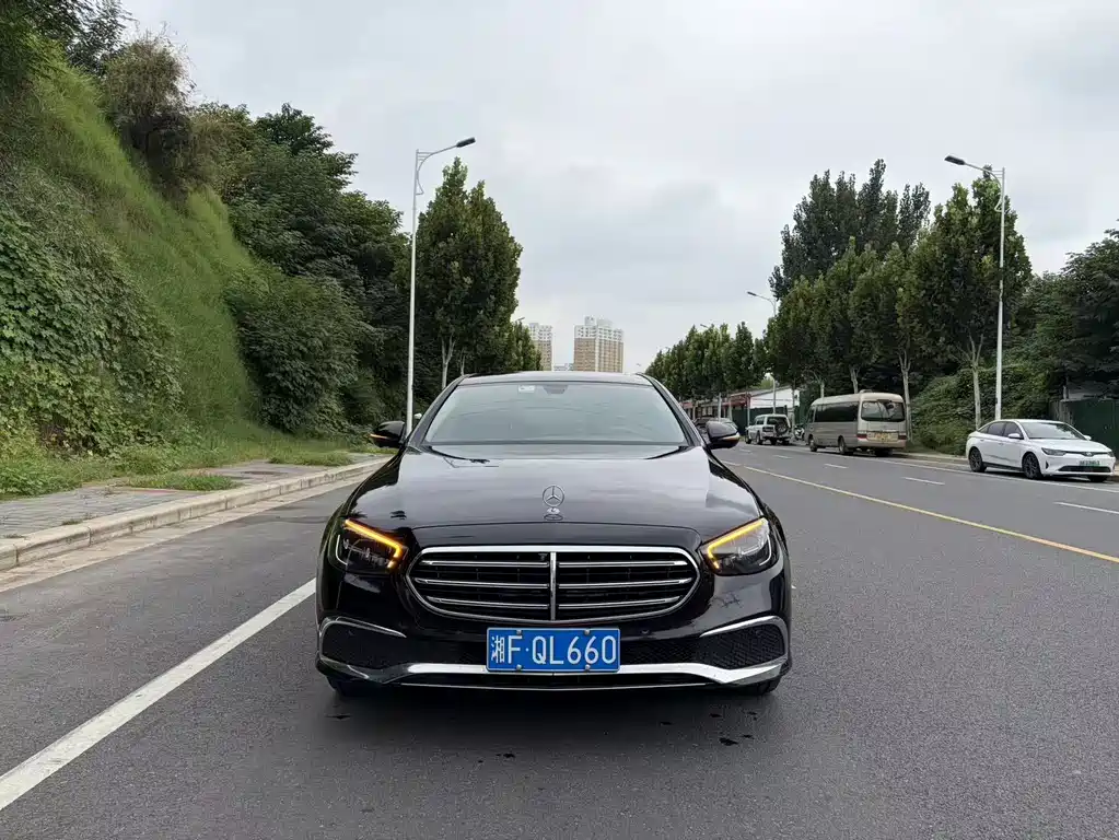 Mercedes-Benz E-Class — миниатюра 2