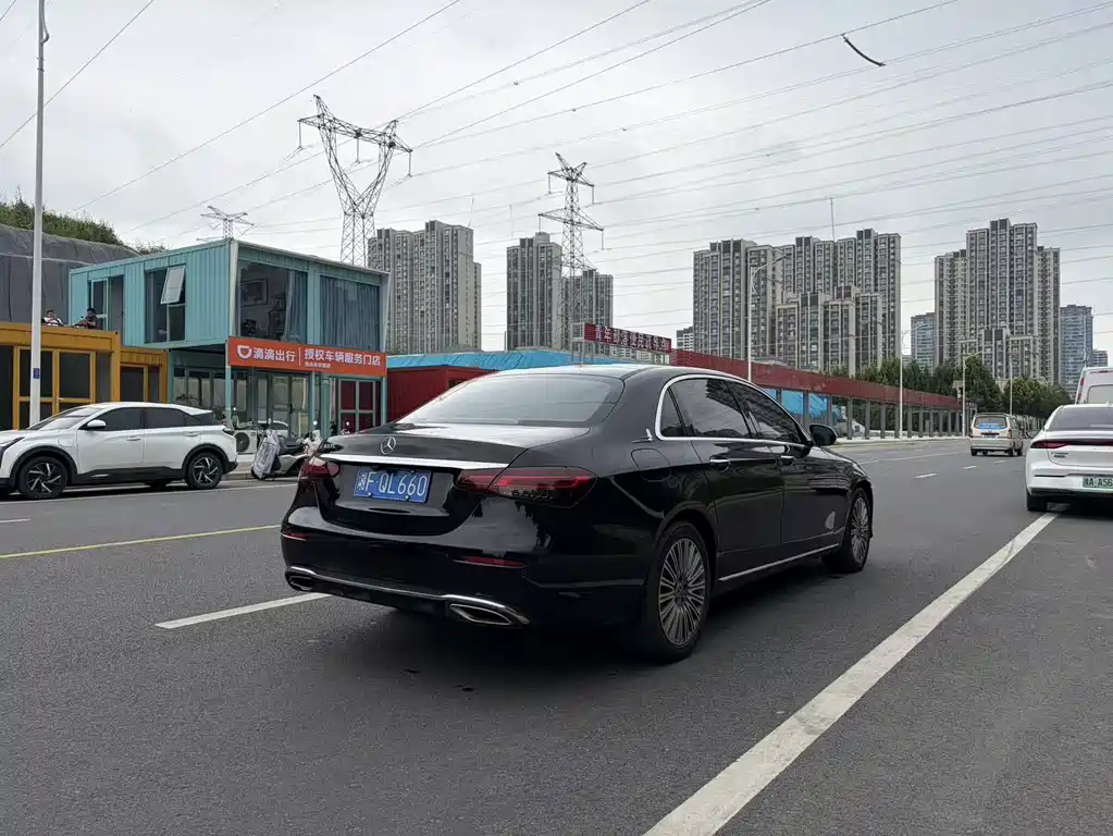 Mercedes-Benz E-Class — миниатюра 7