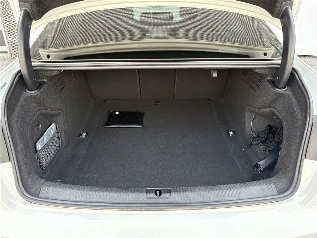 Audi A4L — миниатюра 13
