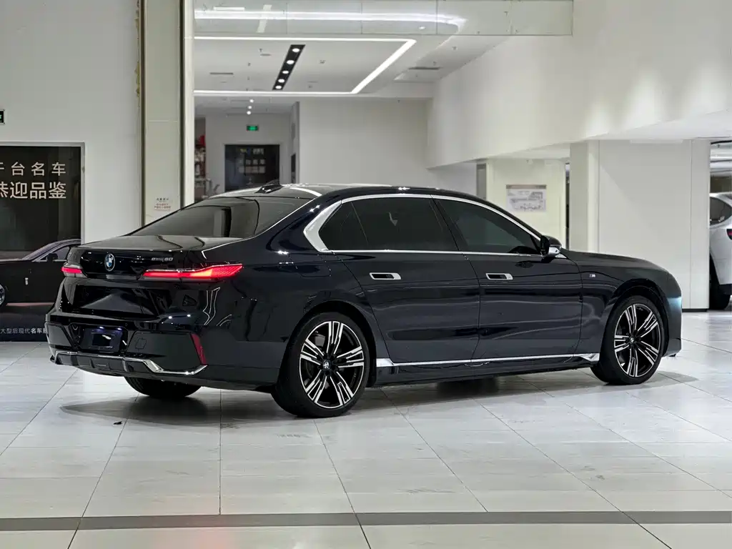 BMW i7 — миниатюра 21