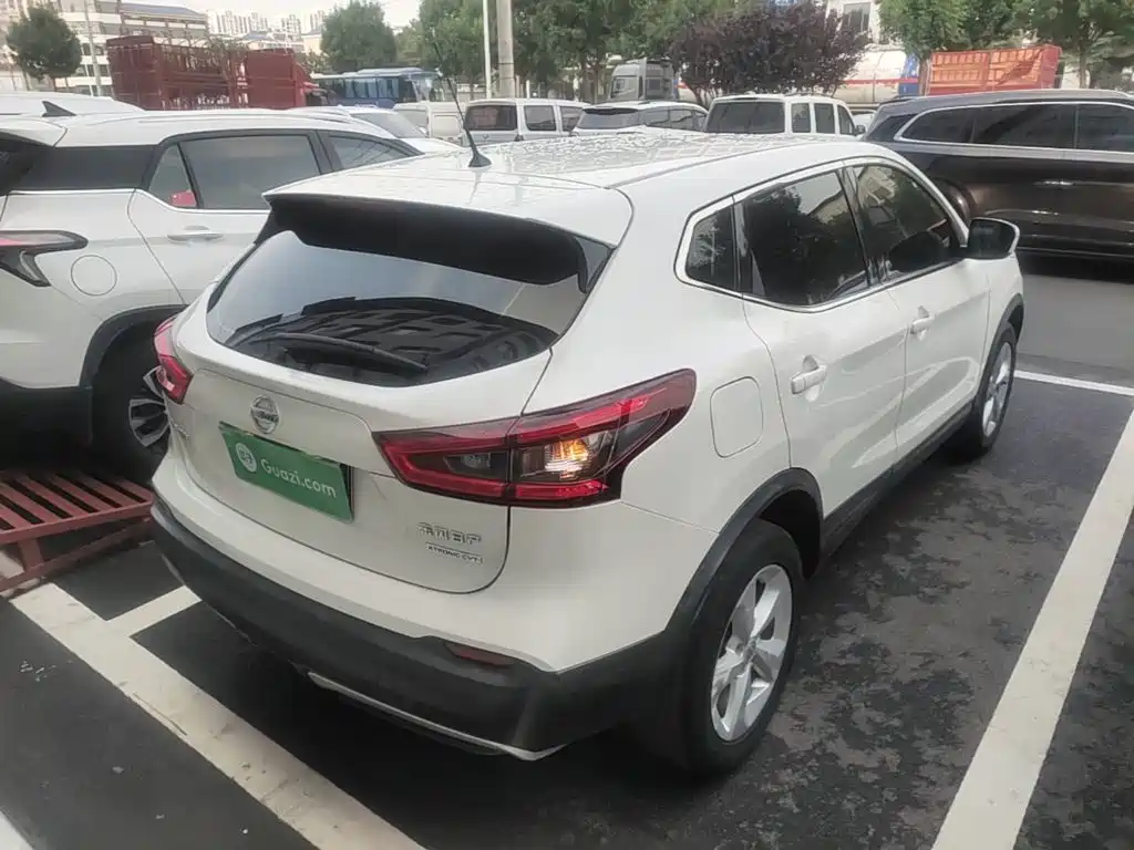 Nissan Qashqai — миниатюра 7