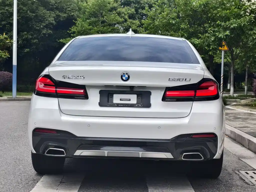 BMW 5 Series — миниатюра 6
