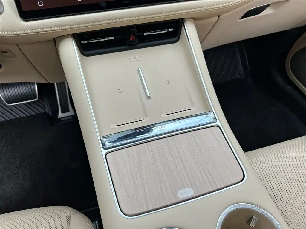 AITO ASK THE WORLD M5