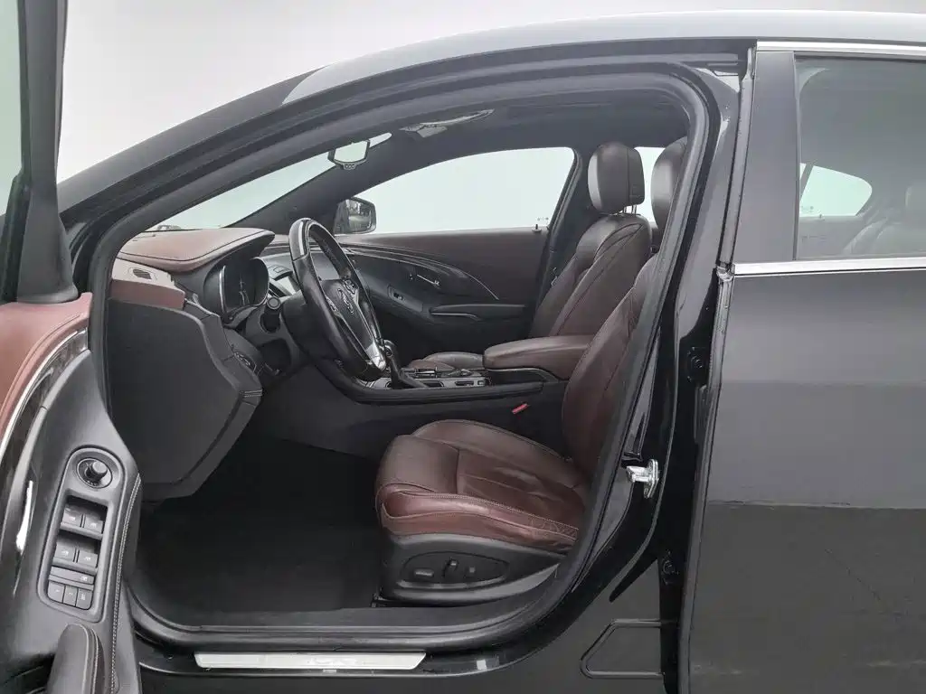 Buick LaCrosse — миниатюра 10