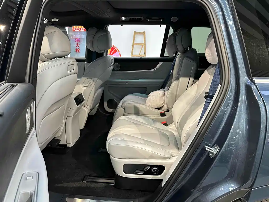 AITO ASK THE WORLD M9