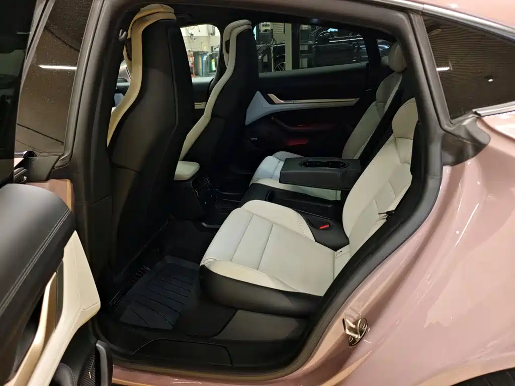 Porsche Taycan — миниатюра 10