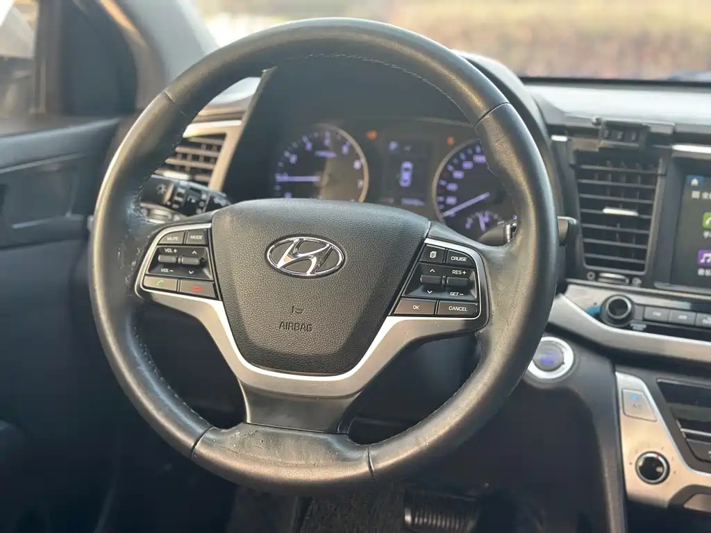 Hyundai Elantra — миниатюра 7